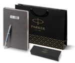 Подарочный набор: Ручка роллер Parker IM Premium T318 Blue Grey CT, цвет чернил черный и ежедневник серого цвета 11