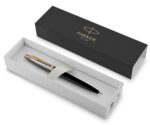 Шариковая ручка Parker Jotter K160, цвет: Black/GT, стержень: M, цвет чернил: blue, в подарочной упаковке. 2